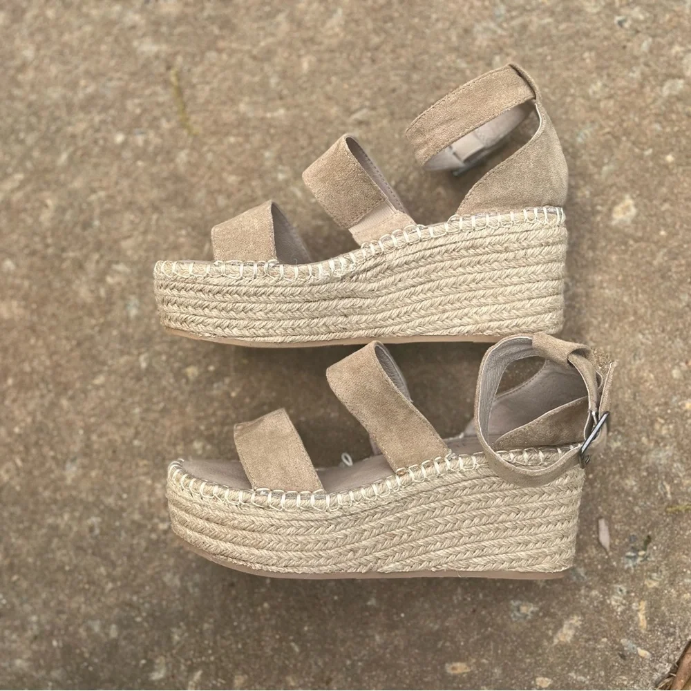Coconuts Women's Tan Wedge Sandals. 8